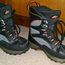 Boys winter boots size 4! Athletech brand! 