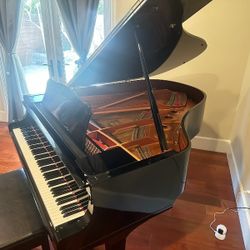 Yamaha Gc2 Grand Piano