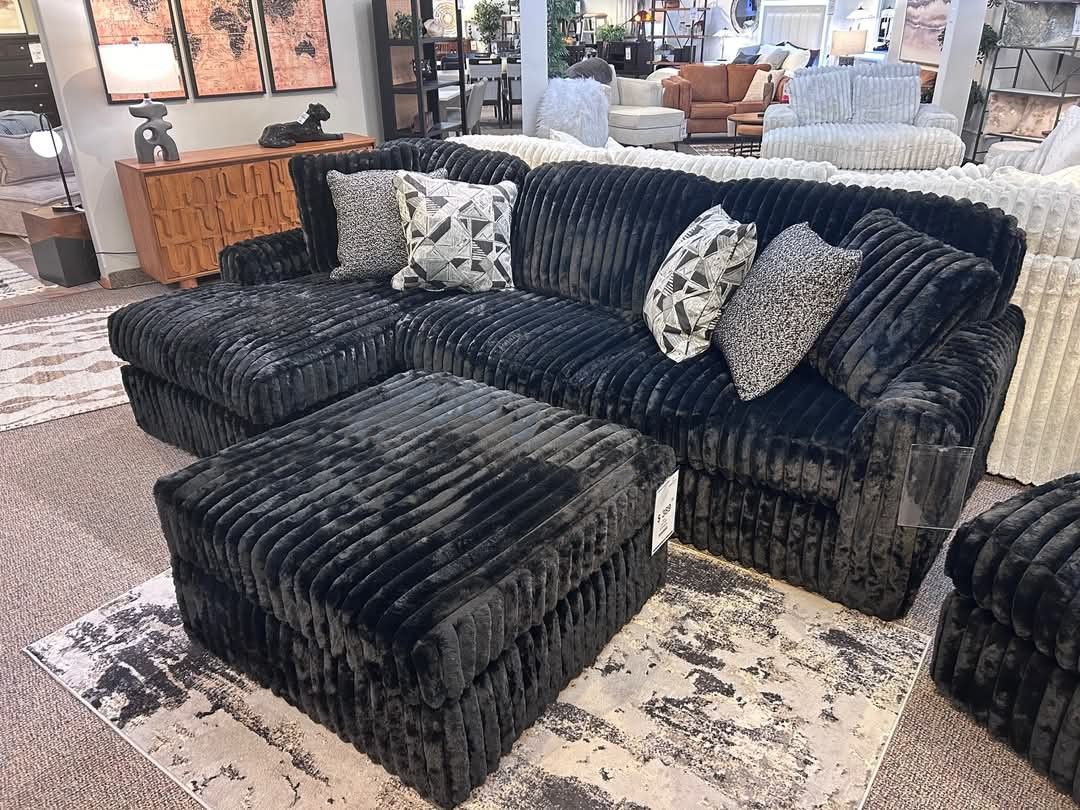 LH👉$49 Down Payment For Financing 👉 Black Fluffy Corduroy Sectional Couch With Chaise
