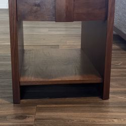 Mid-Century Modern Lane Walnut End Table Vintage 1960s