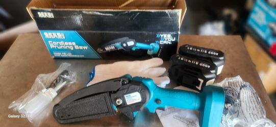 Seesii Mini motosierra, mini motosierra de 6 pulgadas, inalámbrica, de mano, con 2 baterías, para cortar árboles, cortar madera,