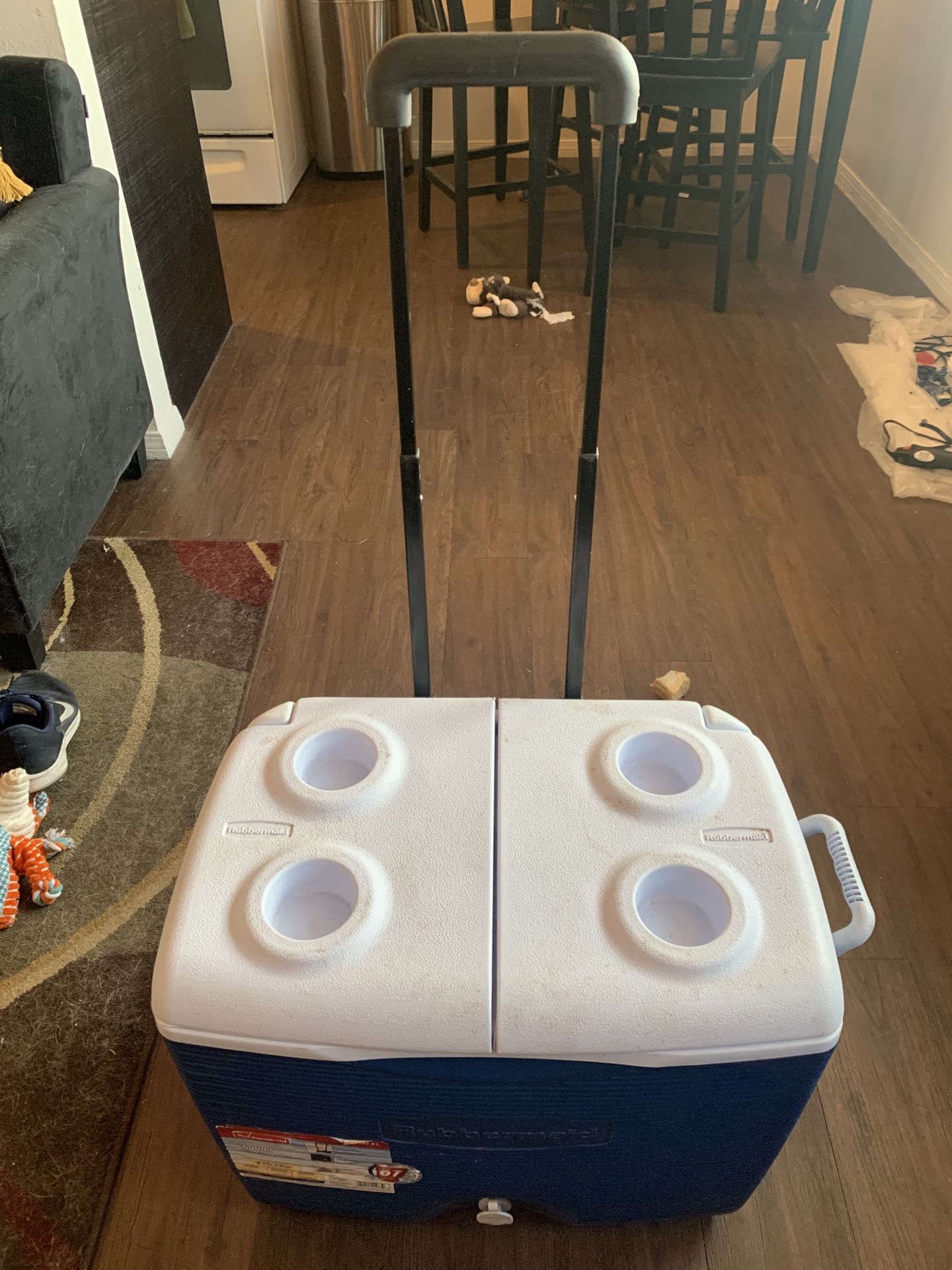 Rubbermaid 45 Quart Wheeled Cooler