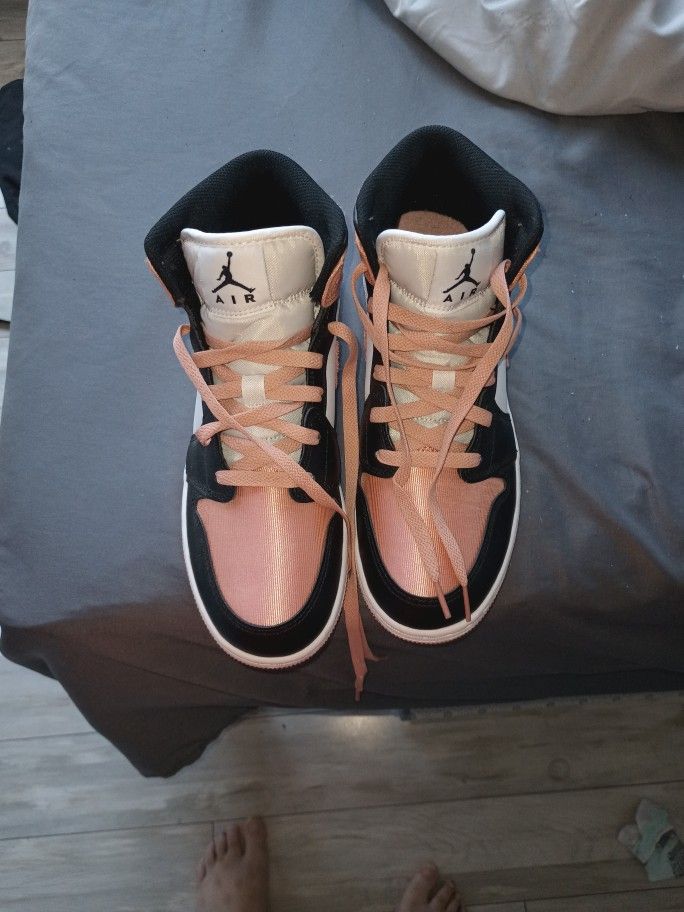 Air Jordan 1 Mid Light Madder Root Size 7Y