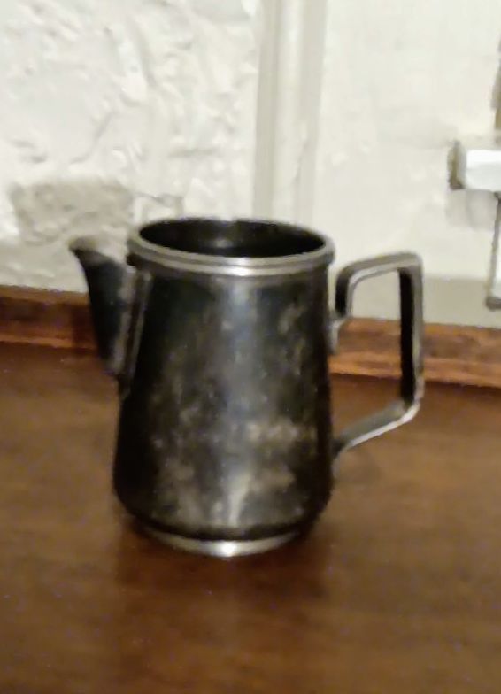 Vintage Oneida Silver Plate Creamer. 5", Good Condition.