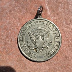 Vintage signed Dan Quayle Vice President of the United States Signature Medal