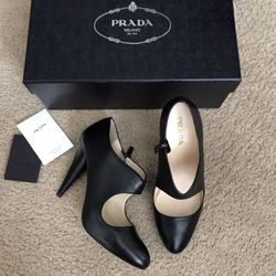 Prada Black Leather Pumps Size 37,5