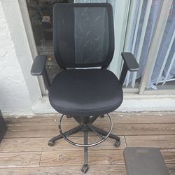 Adjustable barstool chair/office/ salon chair.