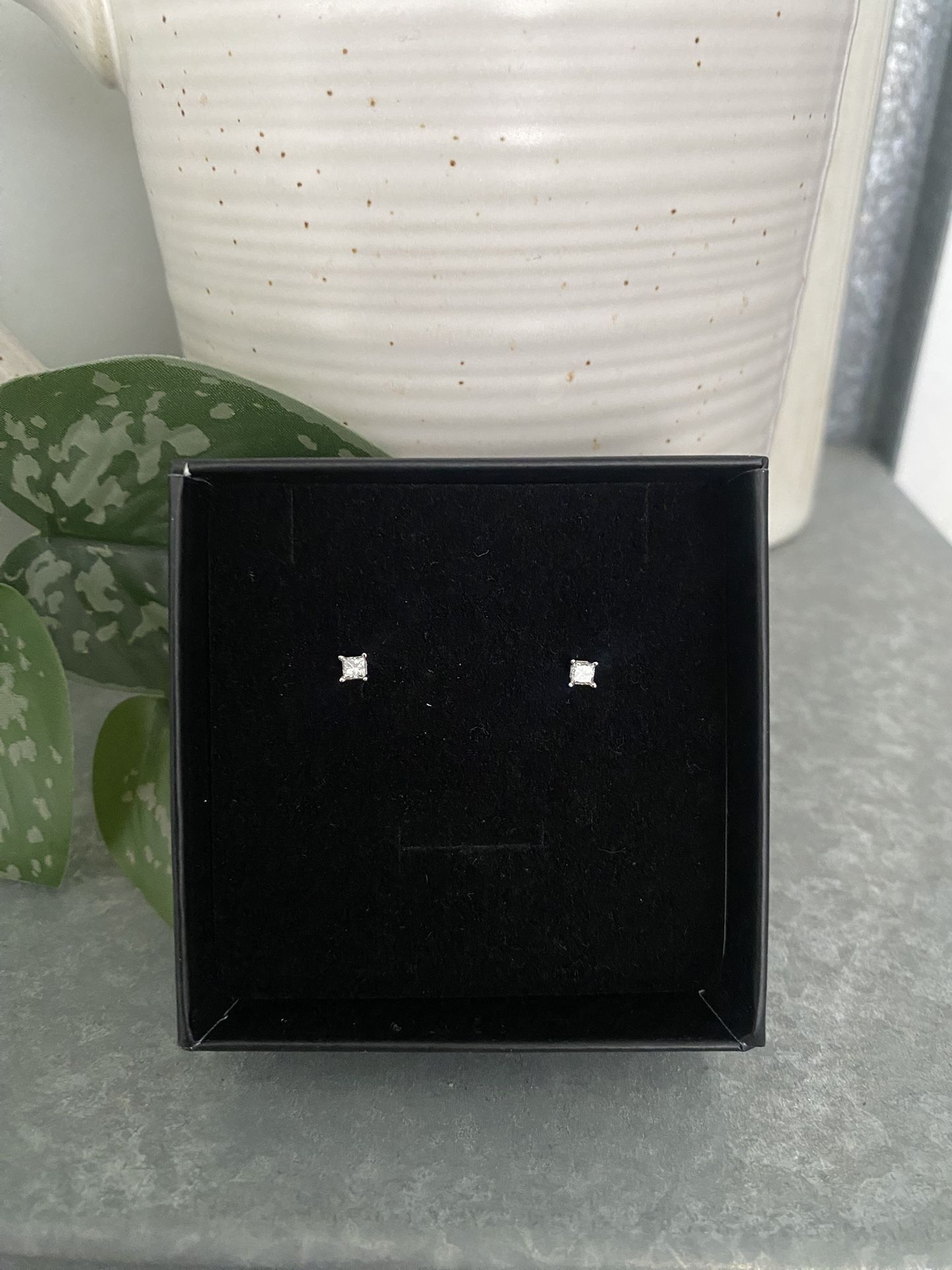 14k White Gold Diamond Earrings