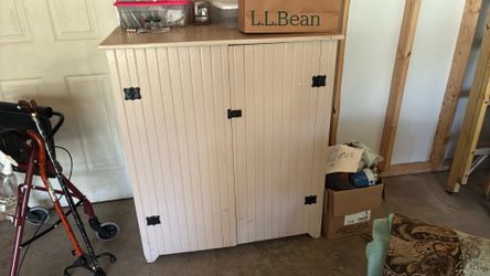 Hutch/ Cabinet