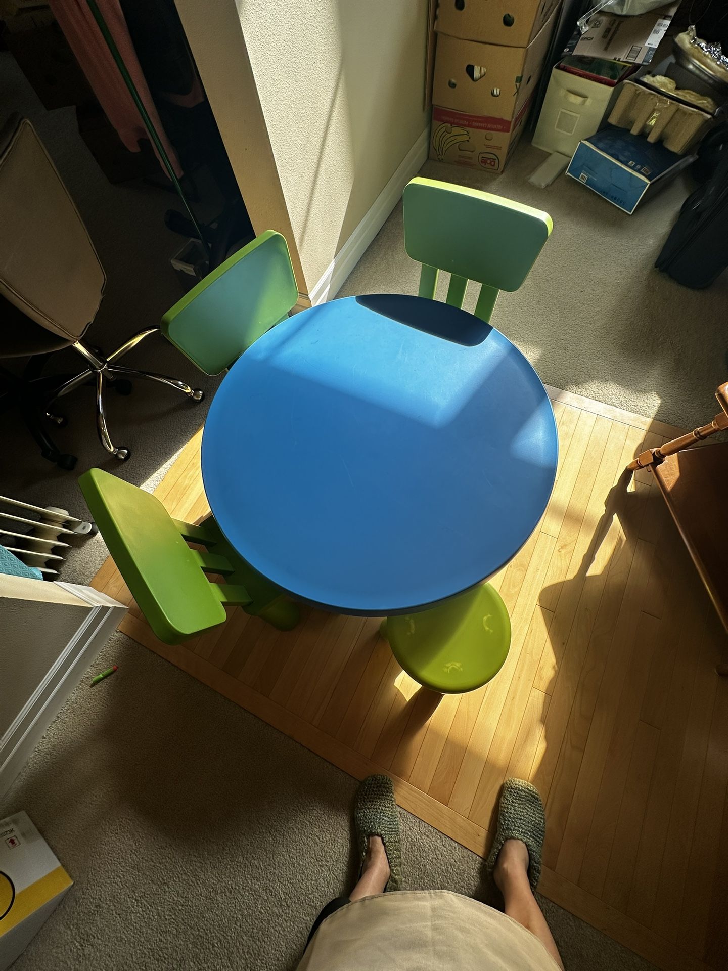 IKEA MAMMUT Children’s table and chairs