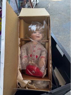 Muneco de porcelana