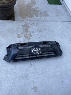 2012-2015 Toyota Tacoma OEM Grille