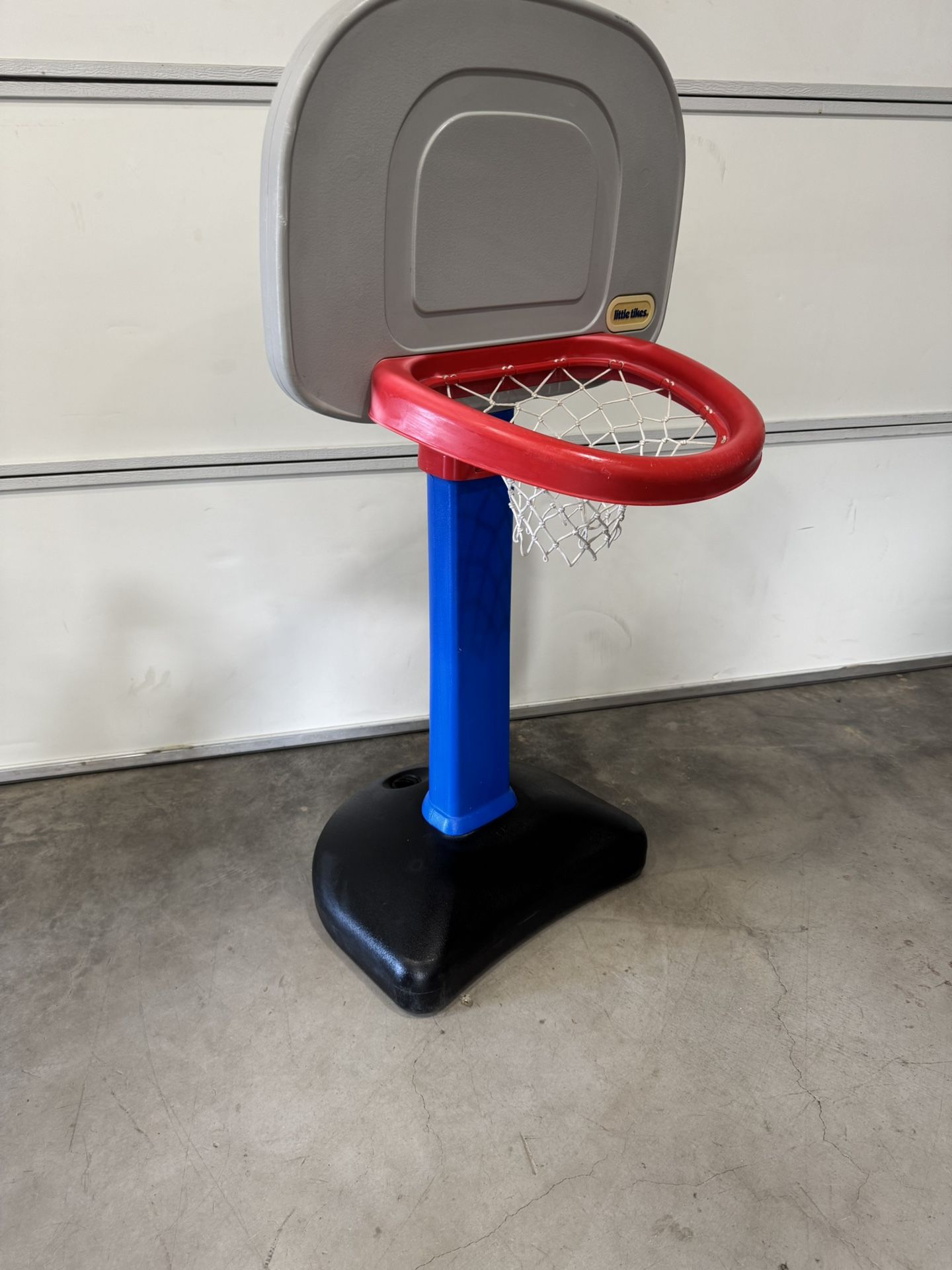 Little Tikes Kids Basketball Hoop. -35ave & Glendale