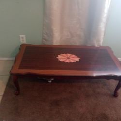 Beautiful vintage coffee table 47 wide 16 height