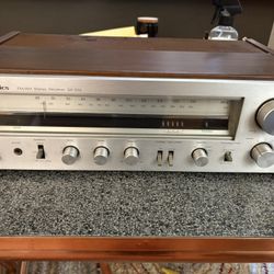 Vintage Stereo Receiver