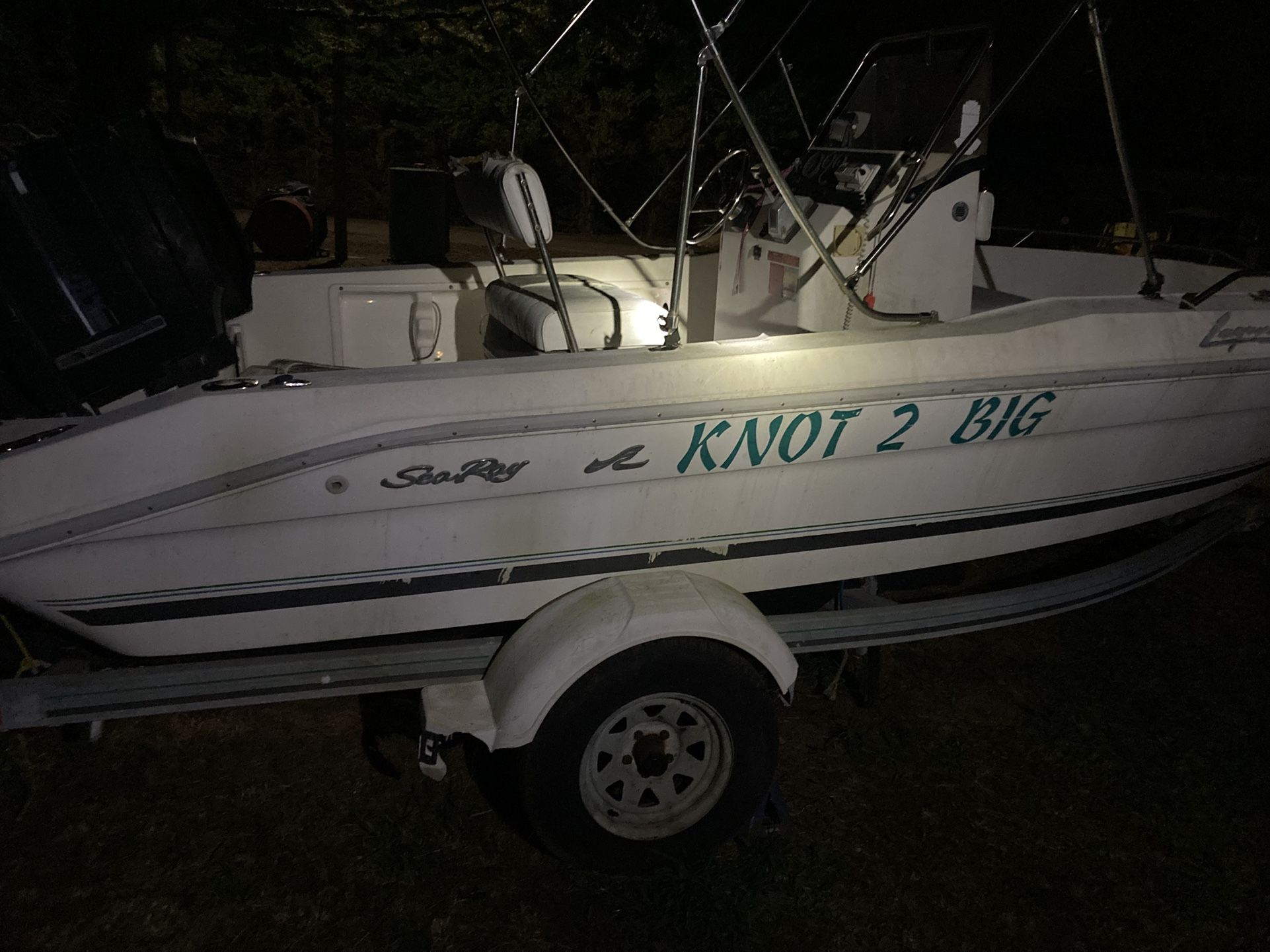 Sea Ray Laguna Middle Consoled Fishing Boat