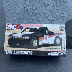 Team Associated SC8e Kit 