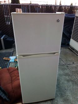 General Electric Skinny Fridge 