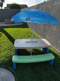 Little Tikes Picnic Table with Umbrella