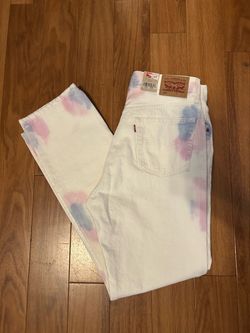 Woman’s Tie Dye Levi’s 501