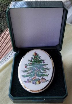 Spode Christmas Tree Porcelain Brooch Pin – Made in England – Original Box