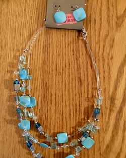NWT 3-Row Shell Necklace & Earrings Set/Resembles Turquoise.