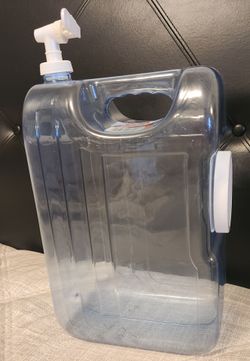 2.5 gallon Plastic container/ dispenser for water
