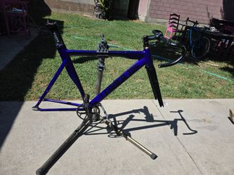 Leader 725 frame