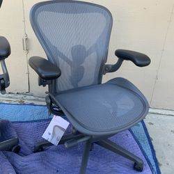 HERMAN MILLER REMASTERED AERON CHAIRS, GAMING CHAIRS , SIZE B , FULLY LOADED WITH POSTURE FIT 