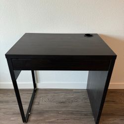 IKEA desk (MICKE)