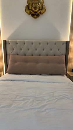 Like new Headboard Pillow Queen Size