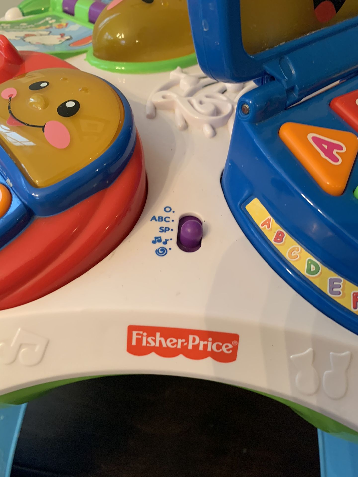 Fisher Price Laugh and Learn Fun With Friends Musical Activity Center