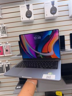 MacBook Pro M2 pro 512gb 16ram