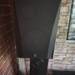 8 In Yamaha Speakers Very Loud Great Condition And Receiver