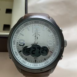 the wristwatch works well in good condition new batteries