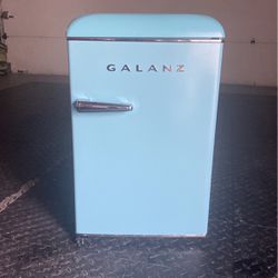 Galanz Mini fridge