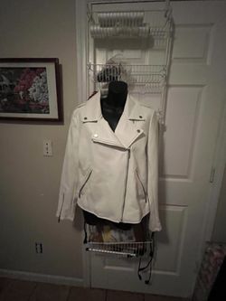 Women’s white jacket