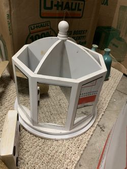 Lazy Susan (spinning) compartment