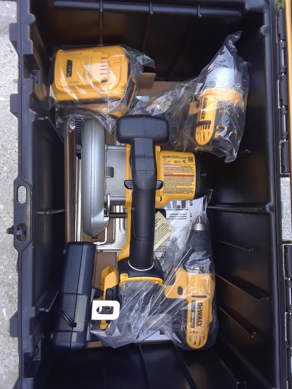 Sarasota 34239 DeWalt tough case 20 volt Max tool kit with circular saw impact driver drill and Extras