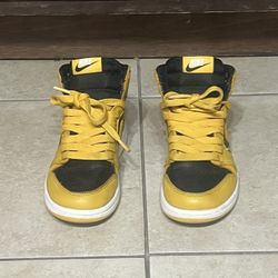 Nike Jordan Shoes Kids Size 2   Like New Condition. $35