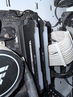 **Corsair Vengeance RGB Pro 32GB DDR4 3200MHz — 2x16GB**