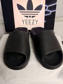 Yeezy slides size 10