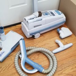 NEW cond ELECTROLUX LUX7000 VACUUM WITH COMPLETE ATTACHMENTS  , ACCESSORIES    ,AMAZING SUCTION WORKS  , .WORKS EXCELLENT  , IN THE. BOX 