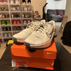 Nike MC Trainer- 2 Size 10