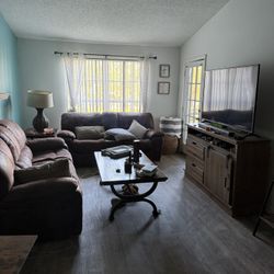 Rooms To Go Reclining Sofa & Loveseat Set – Brown