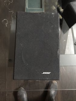 Single Bose shelf speaker.