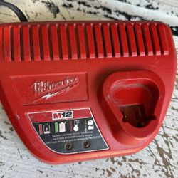 Milwaulkee M12 Charger