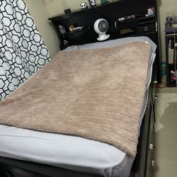 Black Full Size Bedframe 