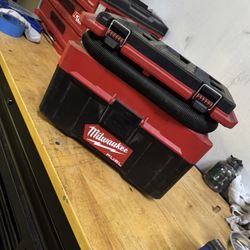 Milwaukee M18 Vacuum
