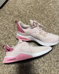 Nikes women’s 7